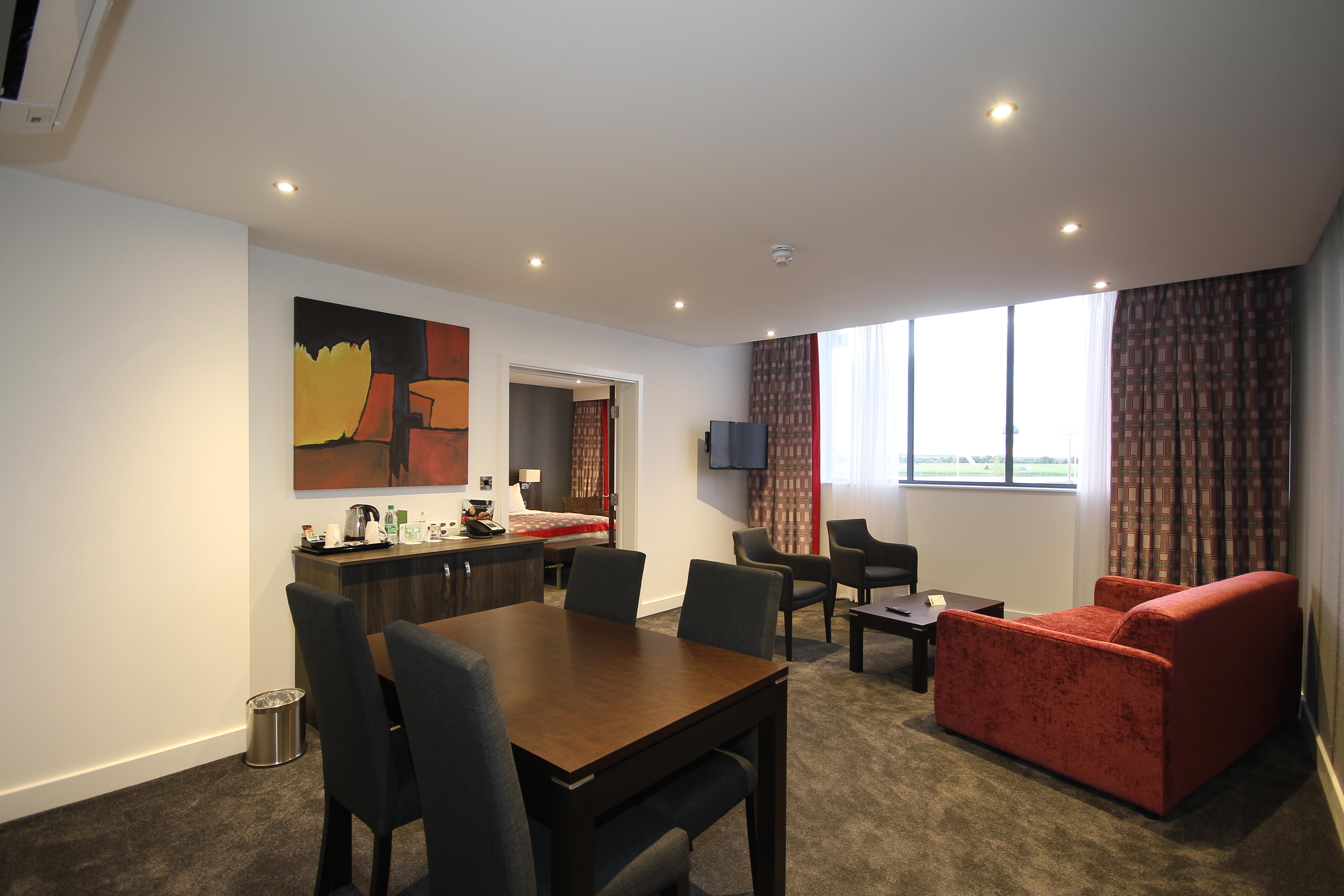 Holiday Inn Huntingdon Racecourse By Ihg Zewnętrze zdjęcie