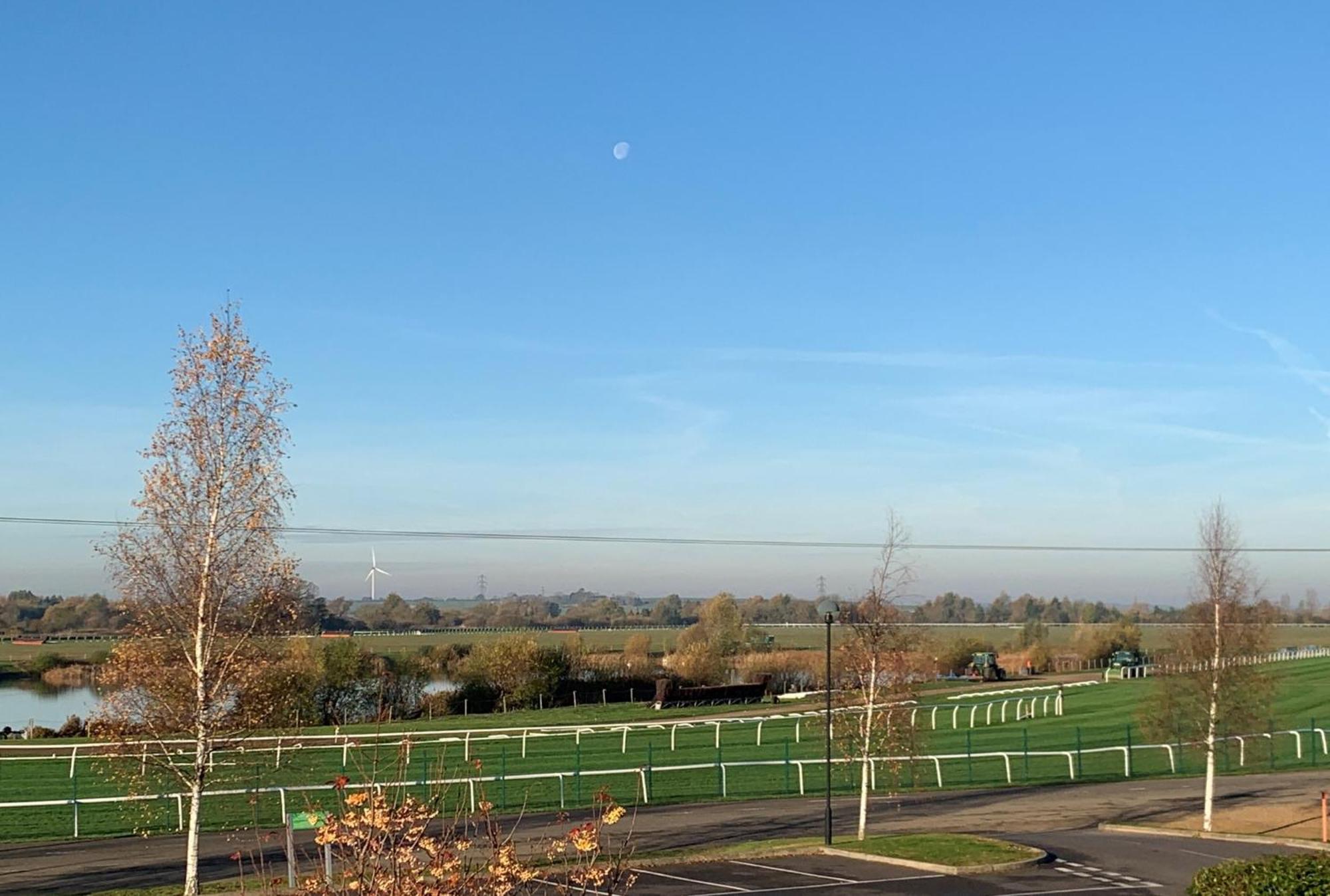 Holiday Inn Huntingdon Racecourse By Ihg Zewnętrze zdjęcie