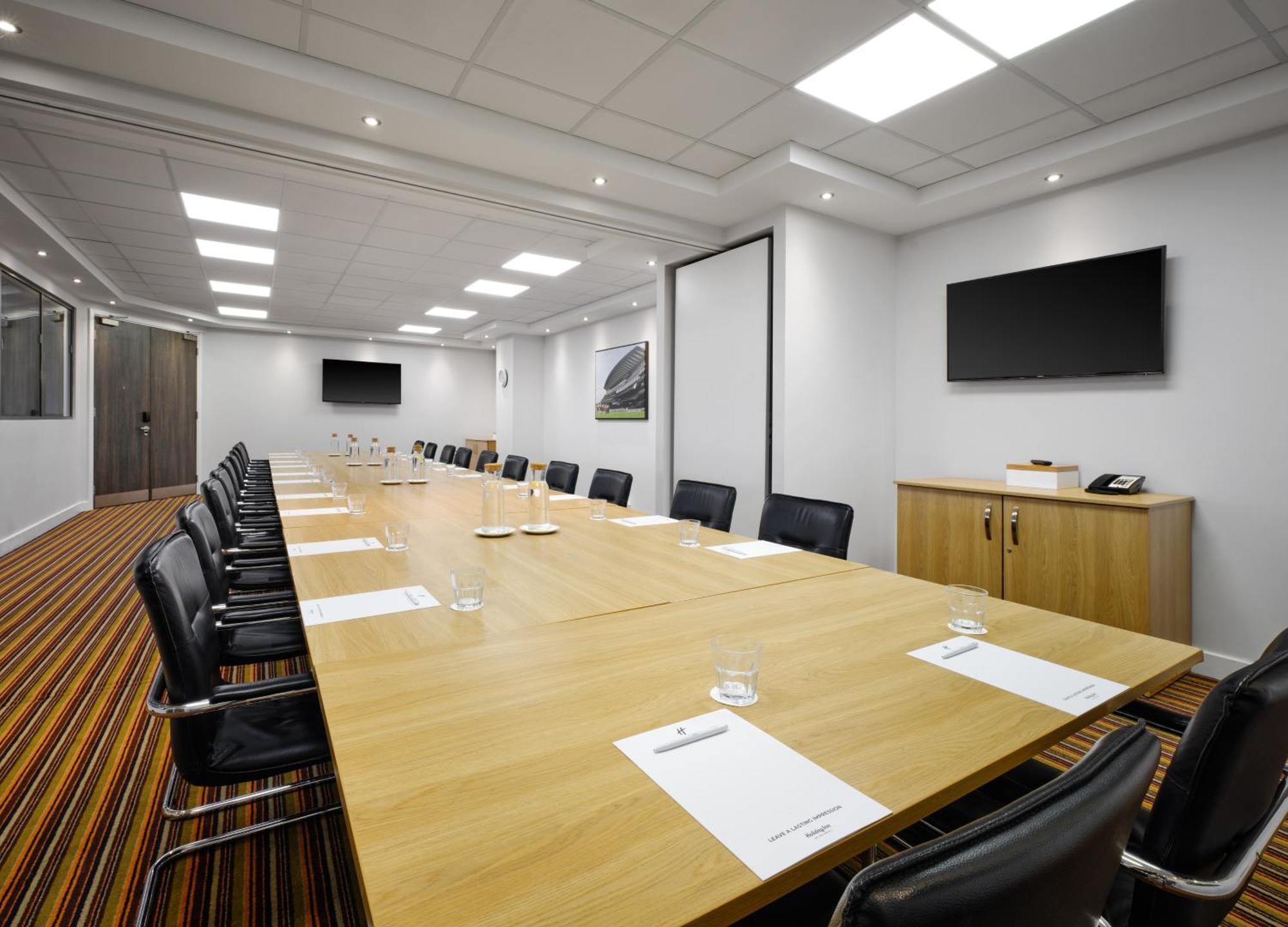 Holiday Inn Huntingdon Racecourse By Ihg Zewnętrze zdjęcie