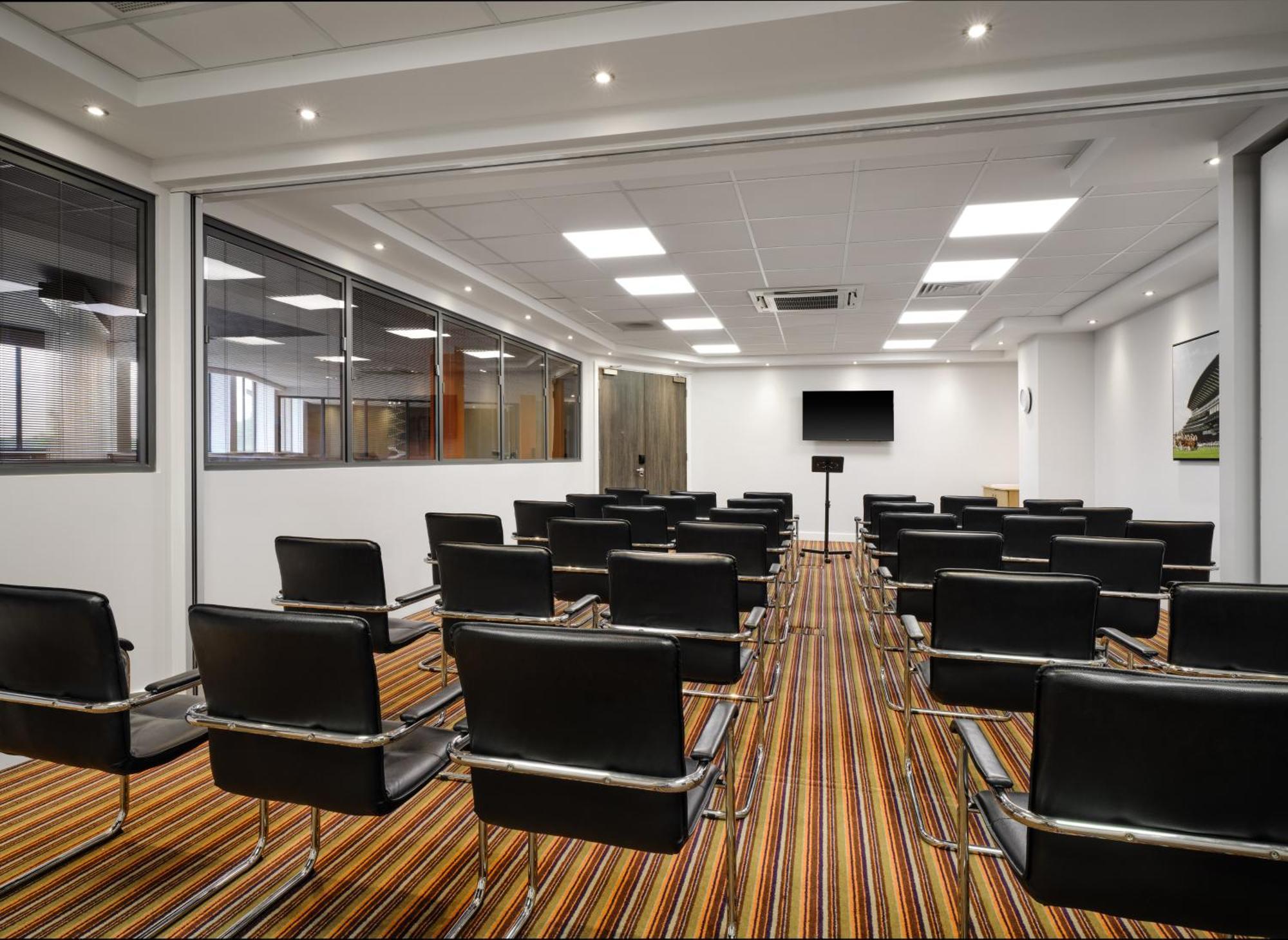 Holiday Inn Huntingdon Racecourse By Ihg Zewnętrze zdjęcie