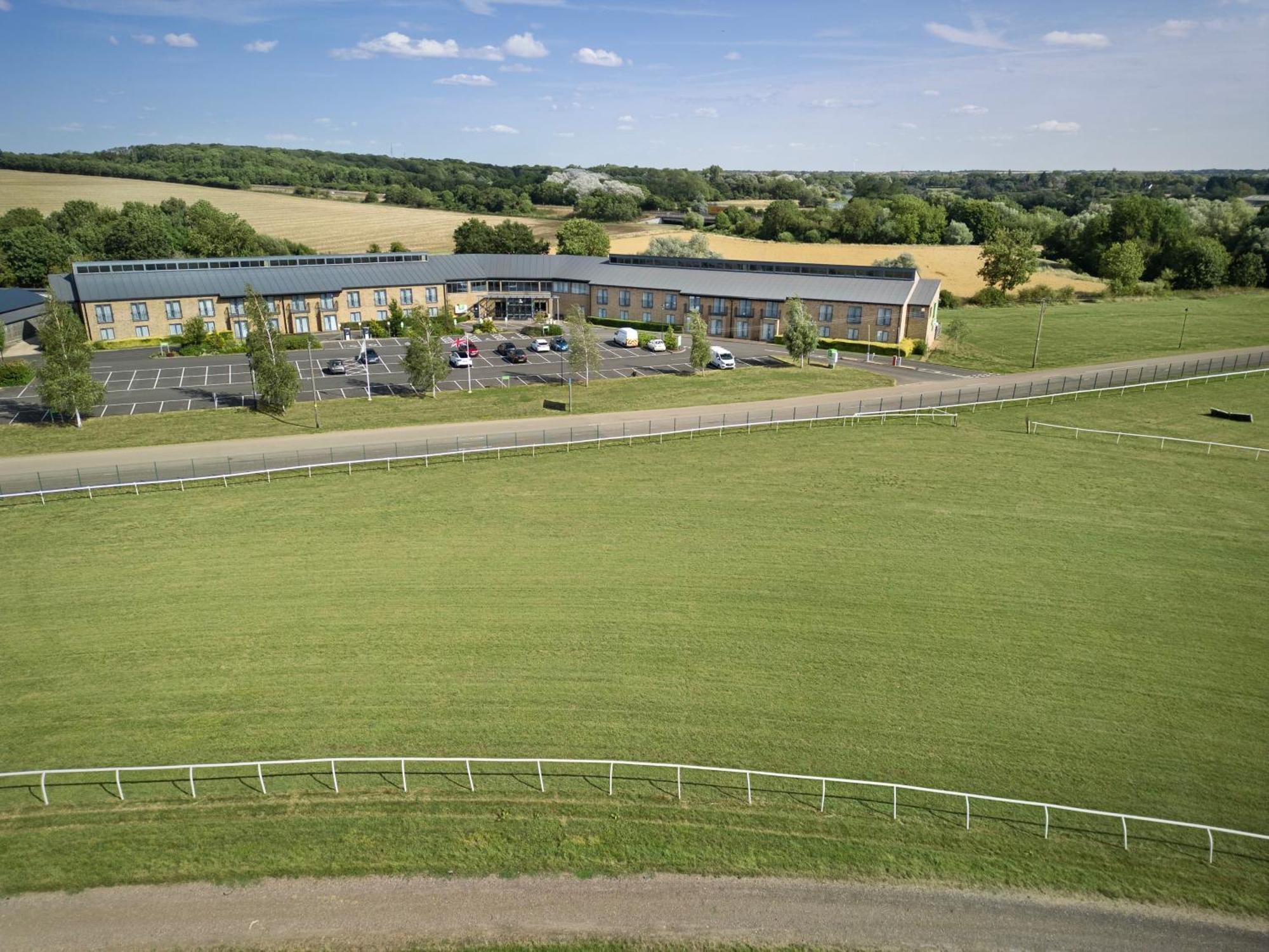 Holiday Inn Huntingdon Racecourse By Ihg Zewnętrze zdjęcie