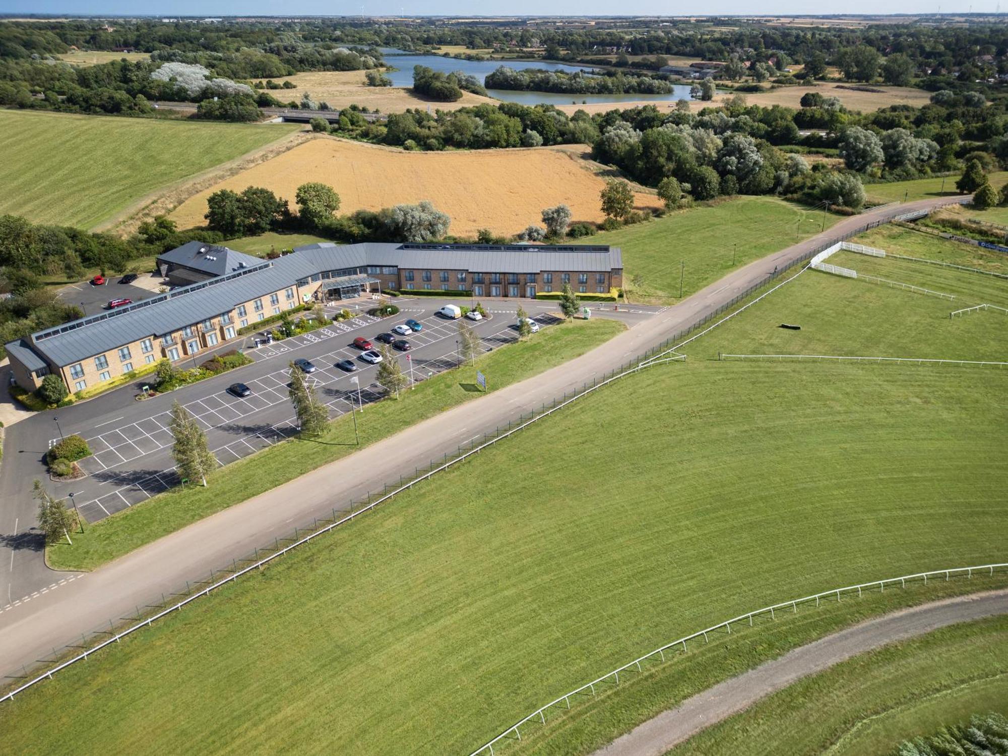 Holiday Inn Huntingdon Racecourse By Ihg Zewnętrze zdjęcie